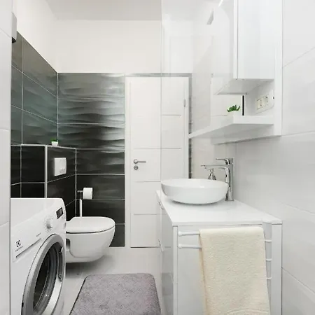Lant Apartment *